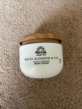 BNWT Pacha White Blossom & Fig Gentle Cleansing Body Scrub -